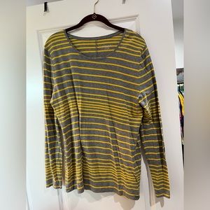 Long sleeve gray & yellow tee